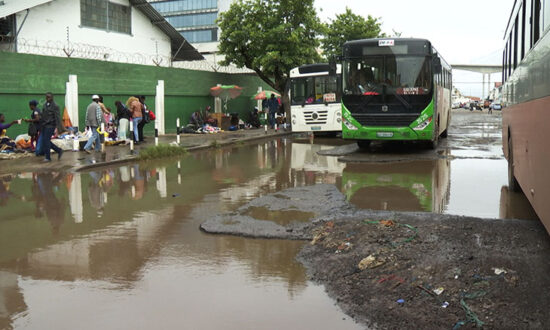 Lama E Buracos Dificultam Acesso Ao Transporte Na Baixa Da Cidade De